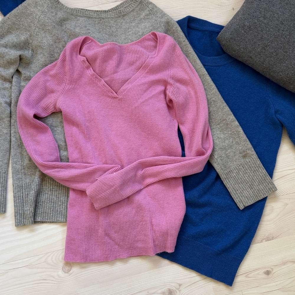 Bundle of spring cashmere V-Neck and Crew Neck Sweaters - Picture 4 of 7